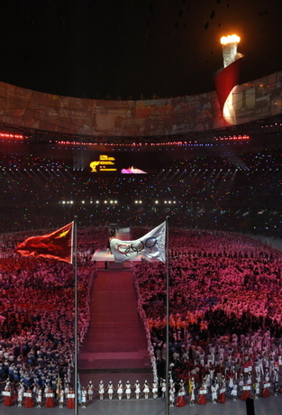 Li Ning lights up Olympic cauldron