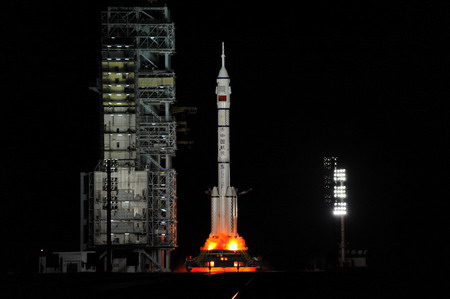 Shenzhou VII spacecraft lifts off successfully