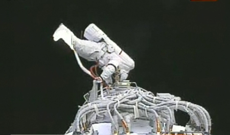 Chinese astronaut makes nation's first spacewalk
