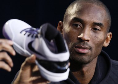 Kobe unveils his new Kobe IV basketball shoe