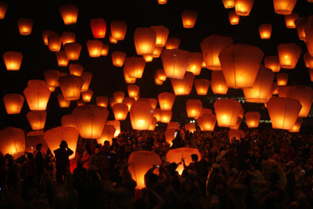 Lanterns, rice balls made for Lantern Festival