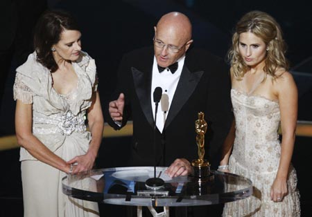 `Slumdog' rules Oscars with 8 prizes
