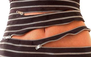 'Zipper' dress beats crisis <BR>经济危机一衣百穿(图)