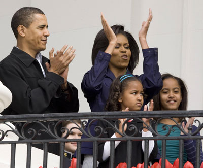 奥巴马主持白宫滚彩蛋活动 庆复活节