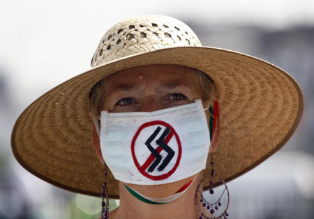 Masks in global fashion amid swine flu