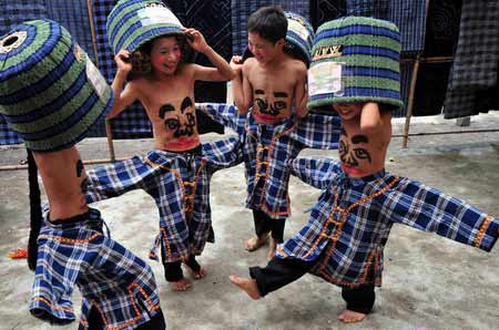 Traditional 'belly dance' in Guizhou