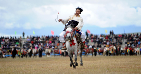 Horse competition in Tibet