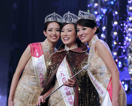 Sandy Lau crowned Miss Hong Kong 2009