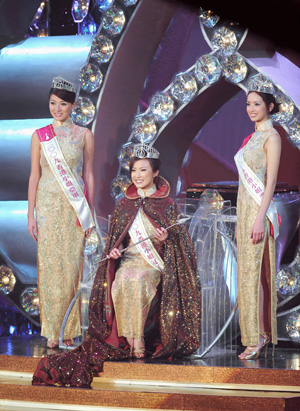 Sandy Lau crowned Miss Hong Kong 2009