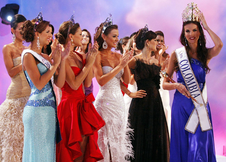 Natalia Navarro crowned Miss Colombia
