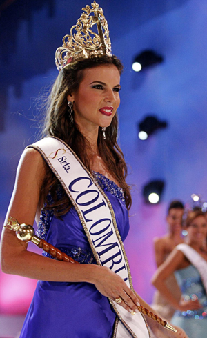 Natalia Navarro crowned Miss Colombia