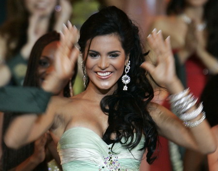 Larissa Ramos crowned Miss Earth 2009