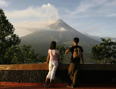 Mayon volcano spews in Legazpi city,the Philippines