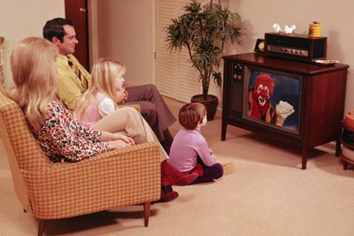 英国人看电视时间增多 每天超四个小时