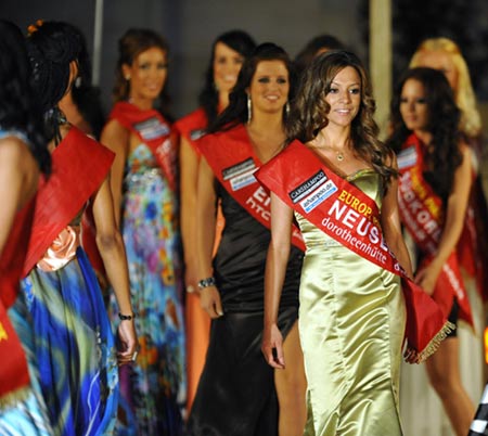 Argentine soccer babe crowned Miss World Cup 2010