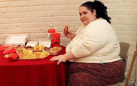 美女子热衷出名 欲吃成世界最胖女人