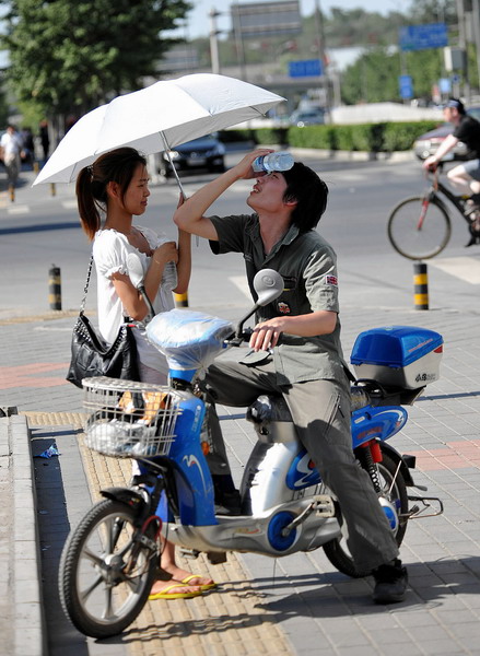 Record high 40.3 C scorches Beijing