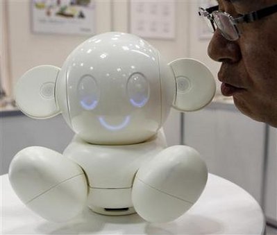 日本机器人能说会画 为老年人分忧