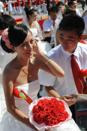 Group wedding for Chinese Valentine's Day