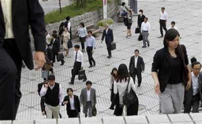 日本年轻女性收入首次超过男性