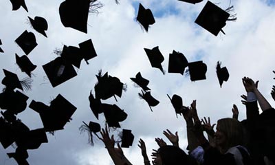 英大学生“毕业即失业”创纪录 懂汉语者起薪最高