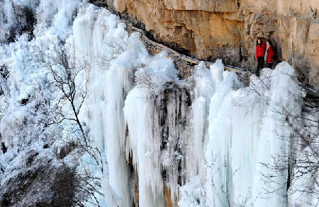 Grand ice fall on mountain cliffs in N China