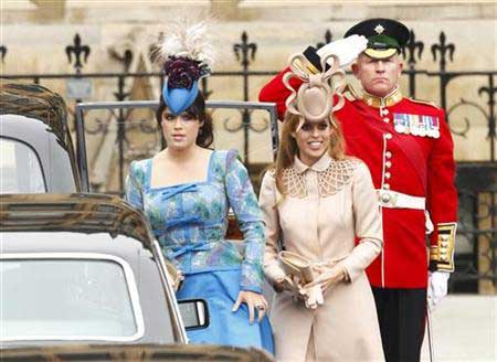 威廉大婚英国公主“马桶帽”网上拍卖