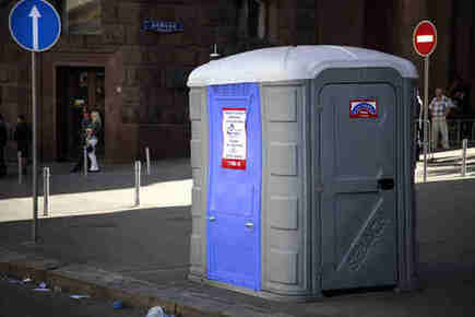 莫斯科街头将装“反恐”公厕