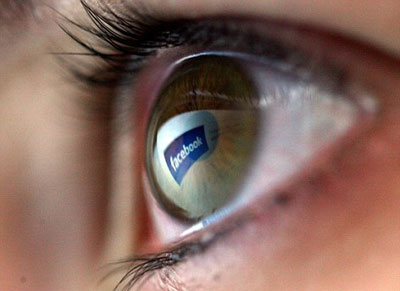 过半英国父母用Facebook窥探孩子隐私