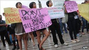 印尼妇女抗议“衣着暴露致性侵”论