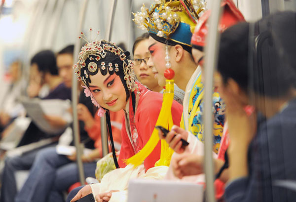 Nanjing subway becomes a stage for opera