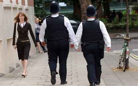 英警队改制：不减肥就减薪