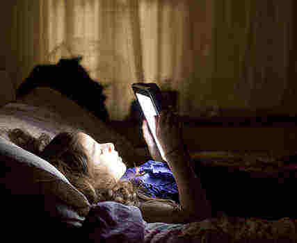 睡前玩iPad会影响睡眠质量