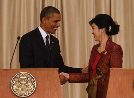 奥巴马出访泰国 与总理英拉“打情骂俏”