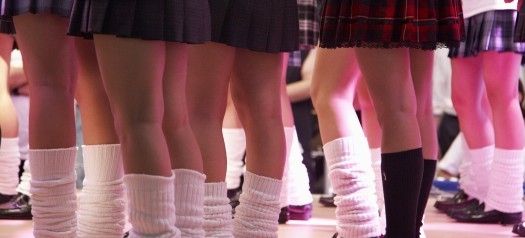 英国一所中学禁止女生穿裙子 称不够淑女