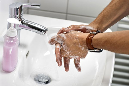 研究：用热水洗手只是浪费能源 并不能杀菌