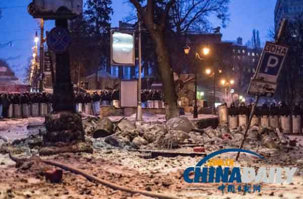 乌克兰总理辞职 议会废除反示威法