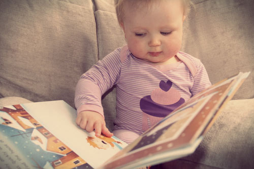 研究称婴儿阅读产品不能提高婴儿阅读能力