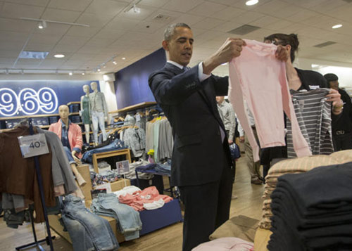 奥巴马为妻子女儿买衣服