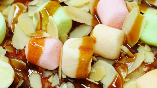 日本必胜客推出棉花糖批萨（图）