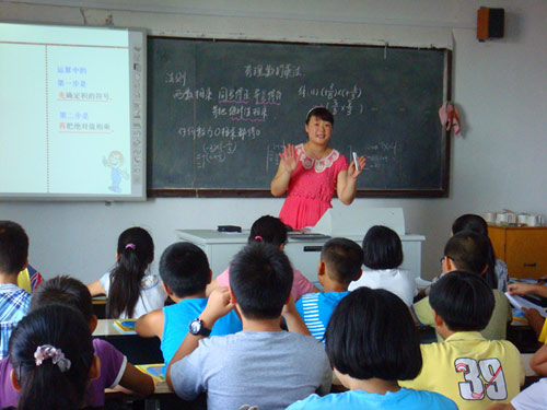 英学校被要求采纳中国“满堂灌”教学法